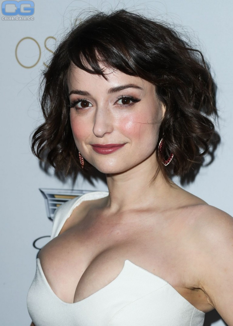 Milana Vayntrub cleavage