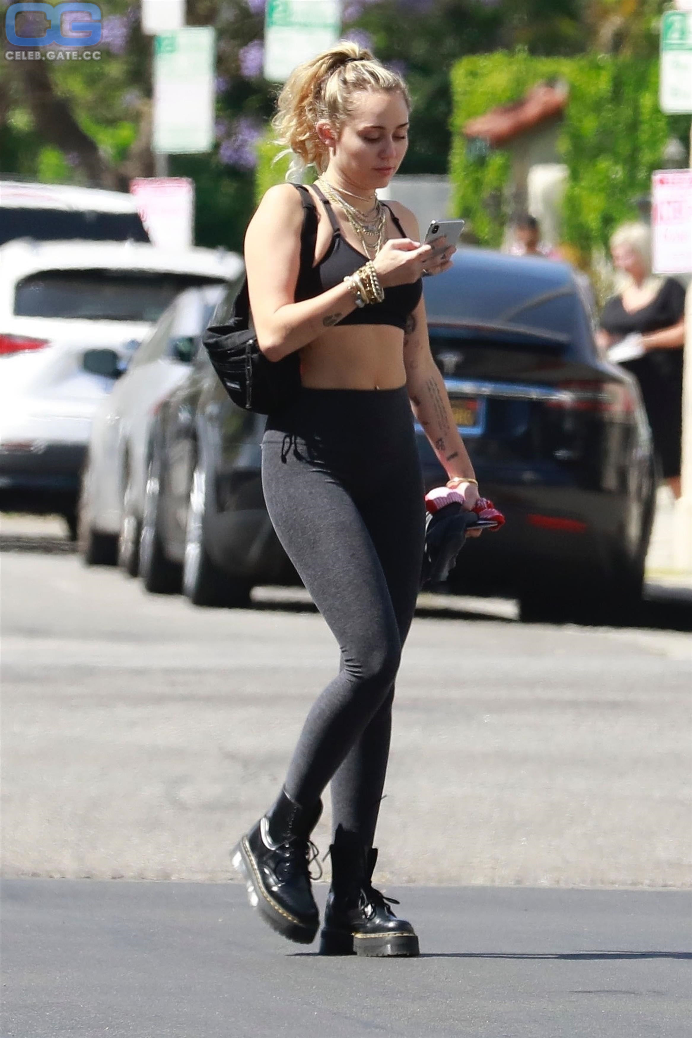 Miley Cyrus body