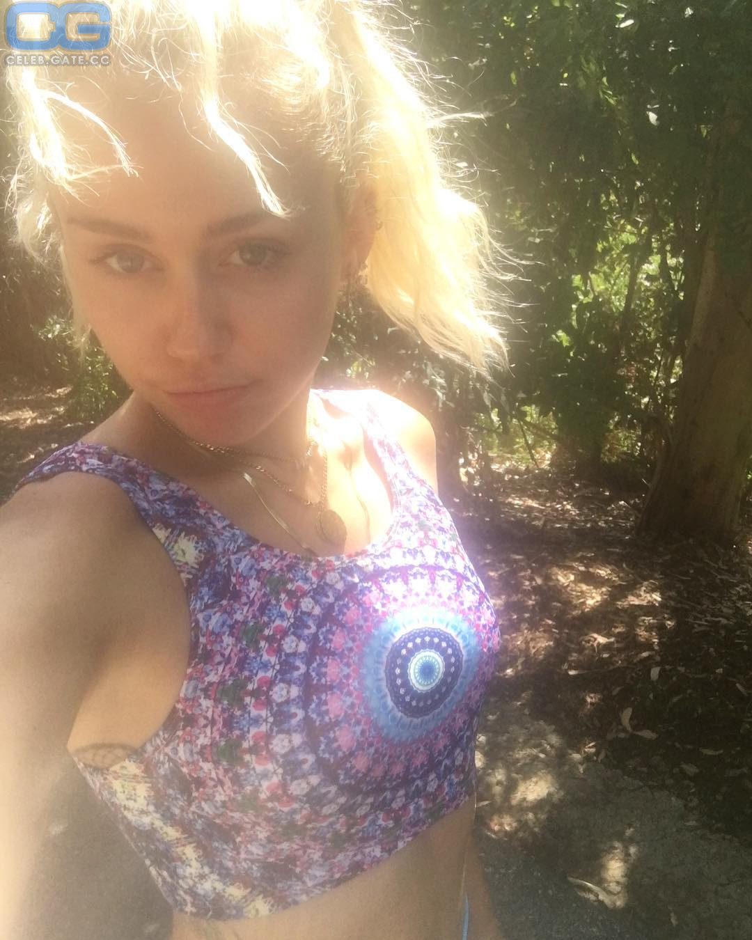 Miley Cyrus selfie