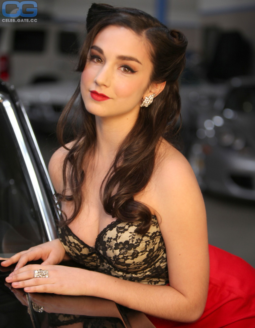 Molly Ephraim 