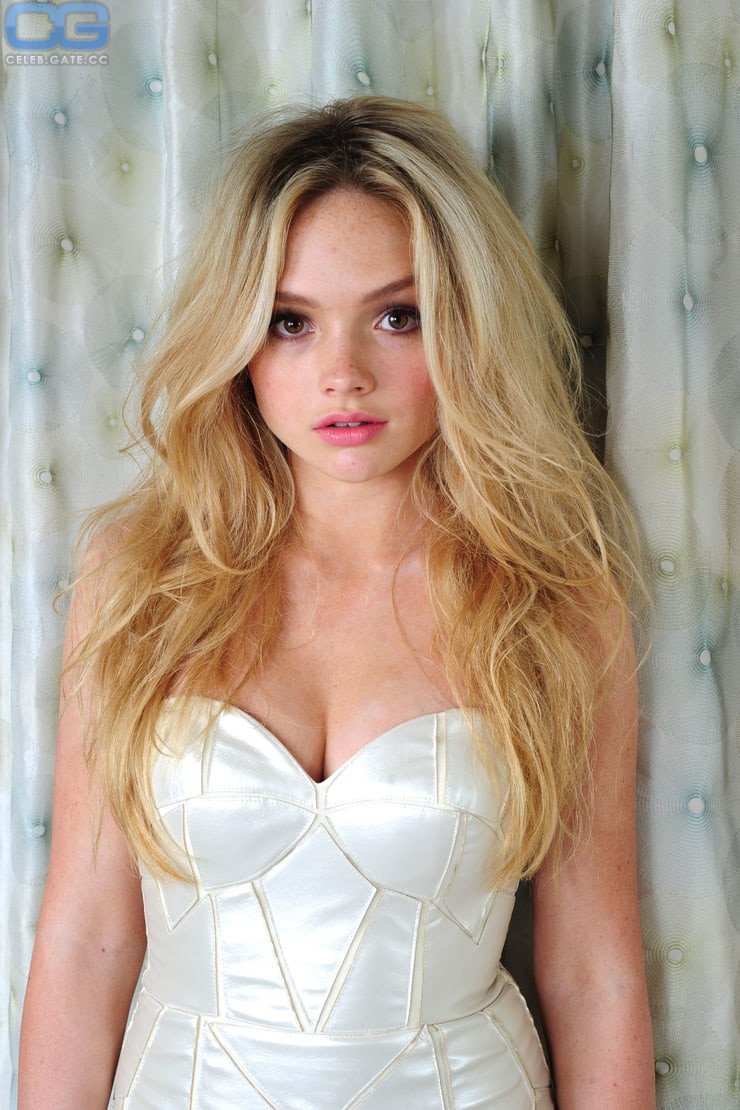 Natalie Alyn Lind 