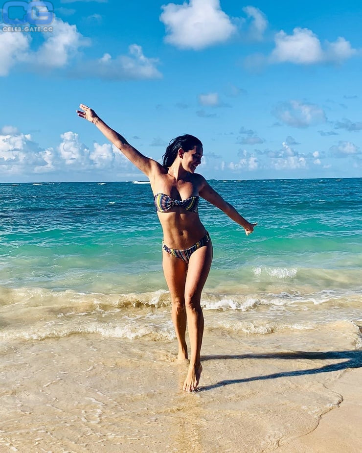 Natalie Martinez beach