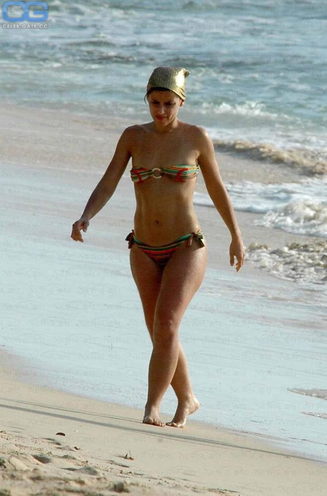 Nelly Furtado bikini