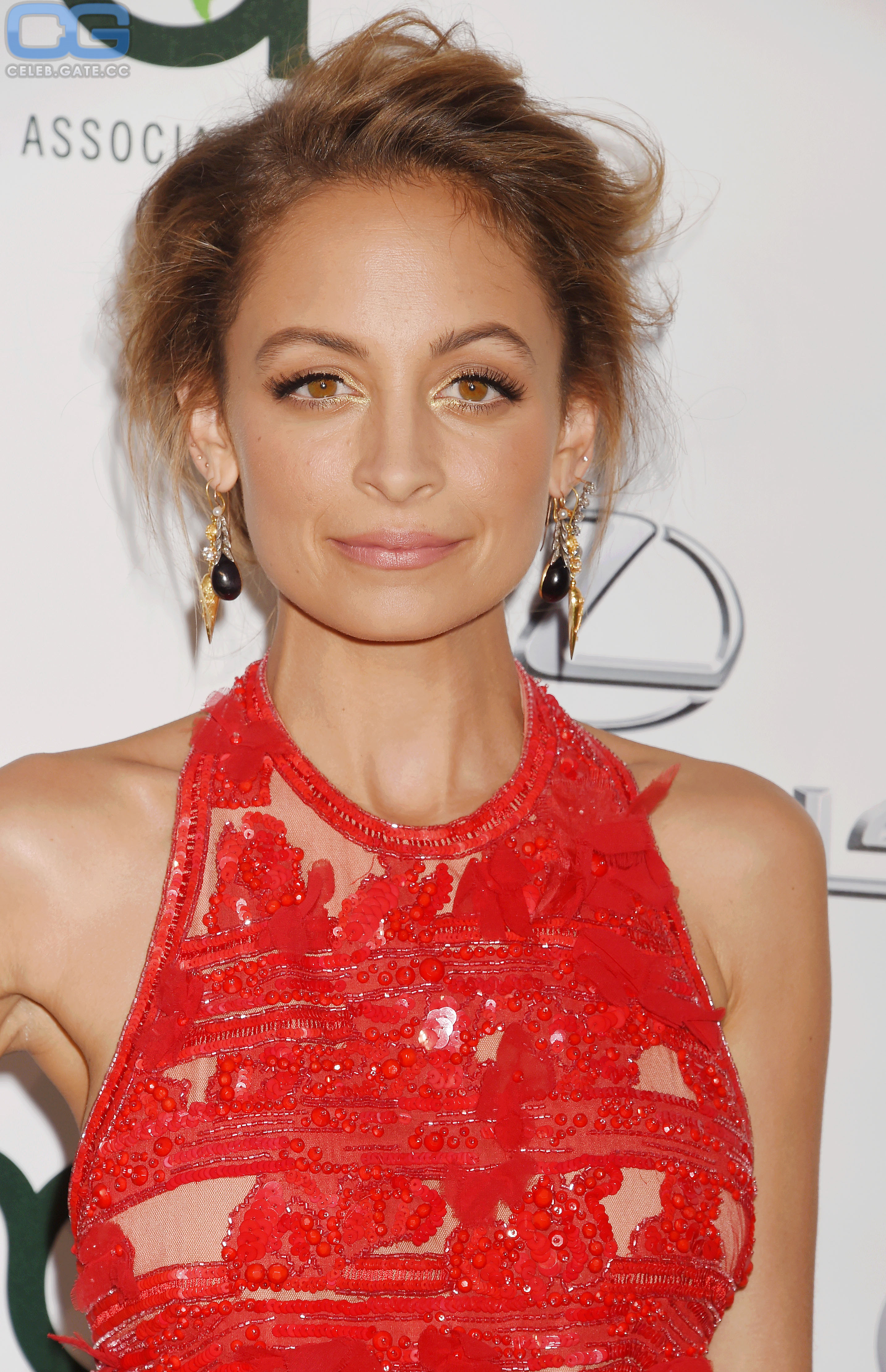 Nicole Richie braless