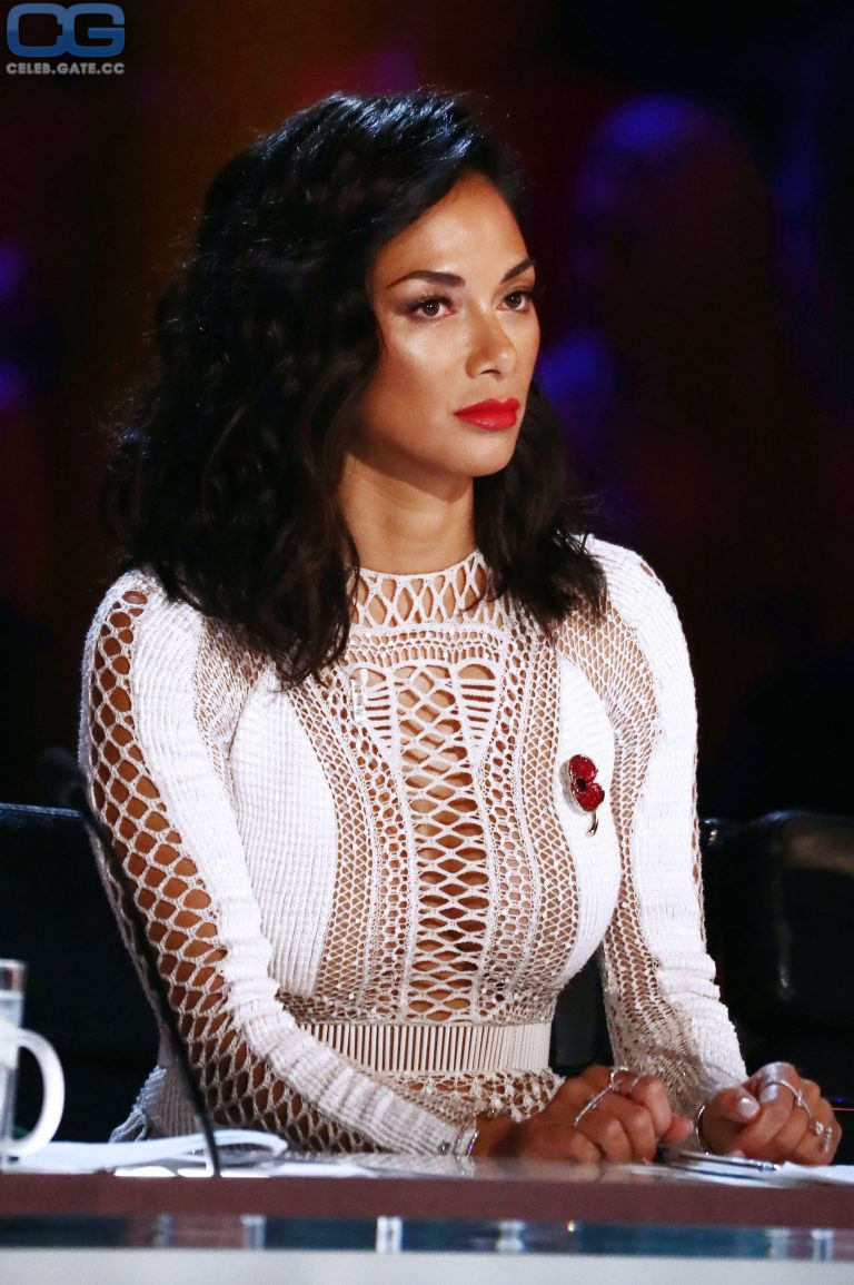 Nicole Scherzinger braless