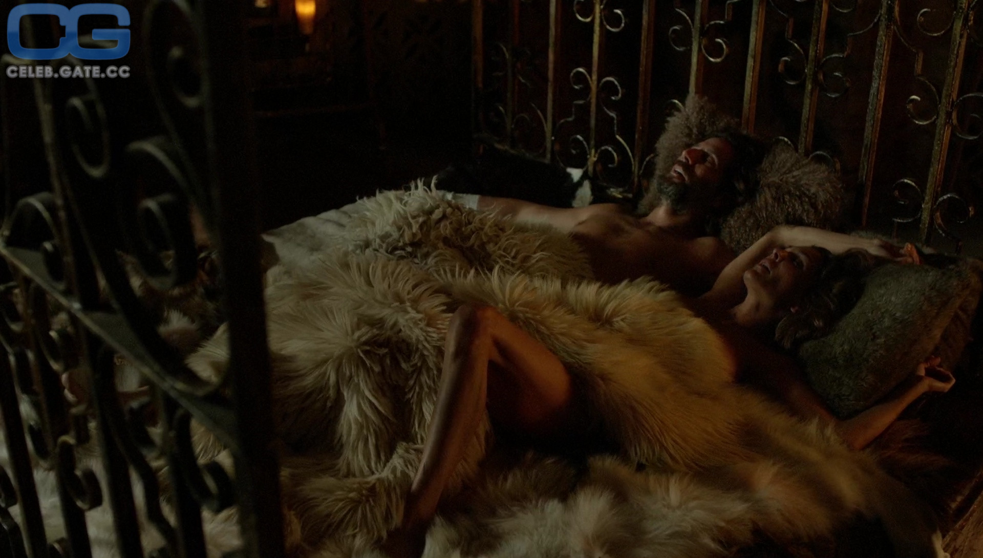 Paige Turco nude scene