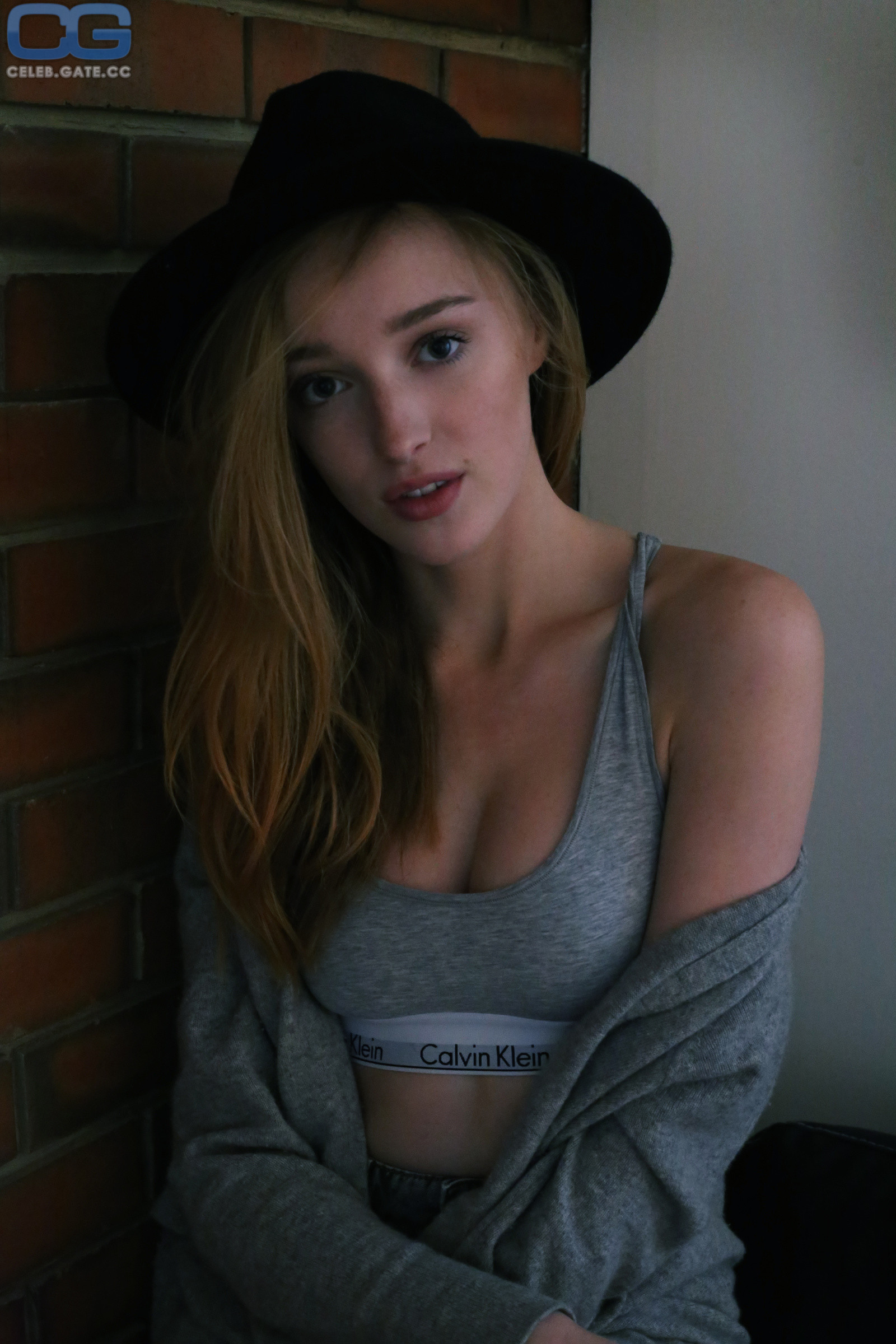 Phoebe Dynevor 