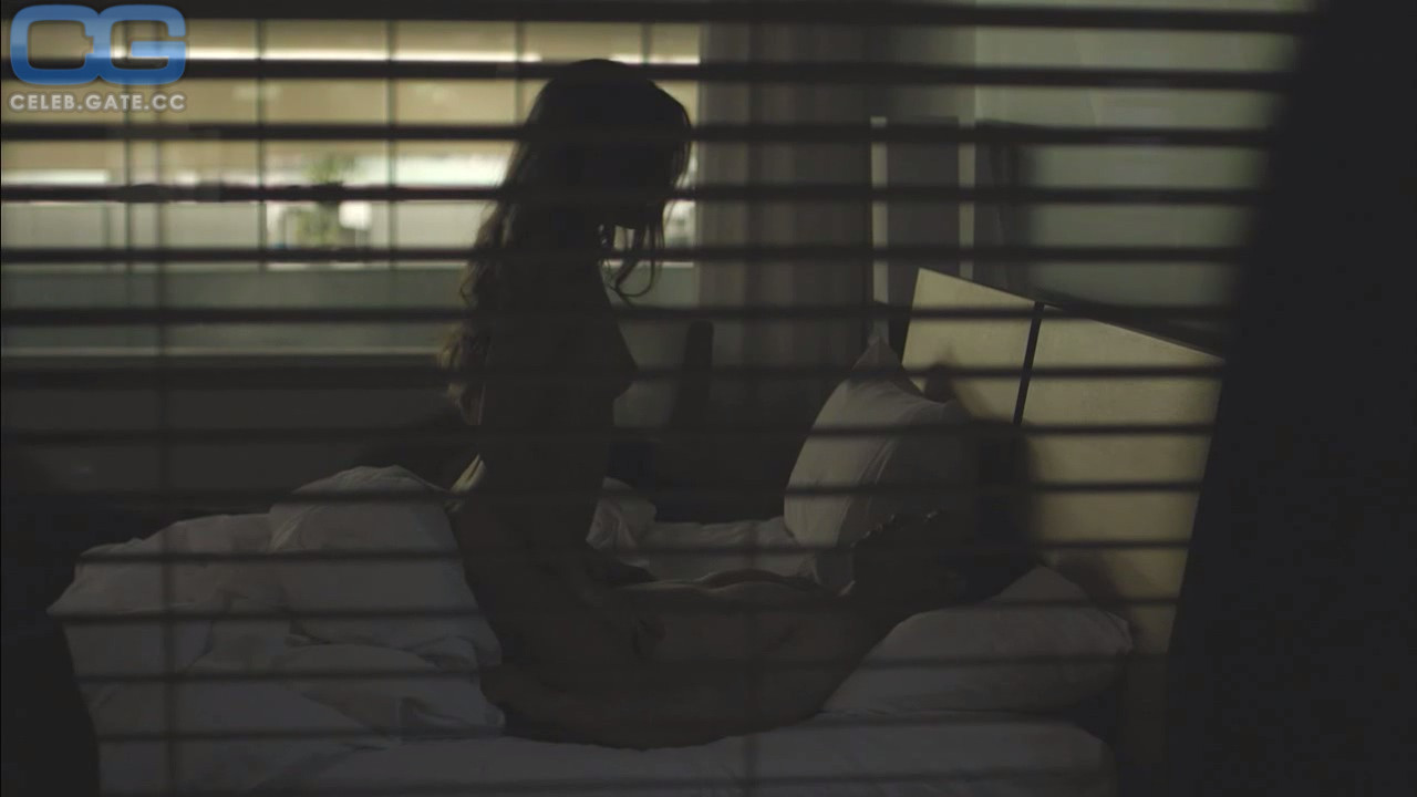 Riley Keough sex scene