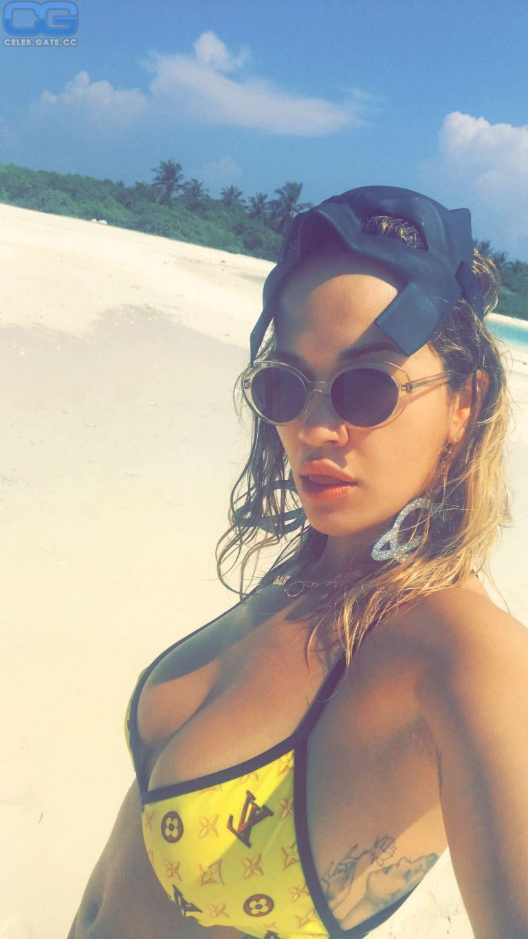 Rita Ora beach