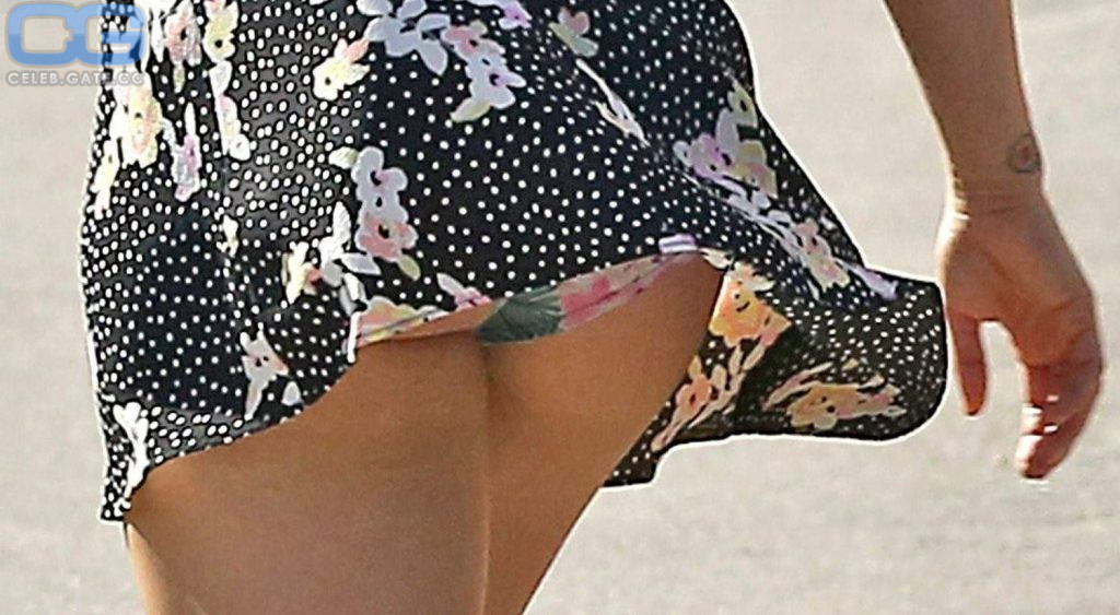 Ronda Rousey upskirt