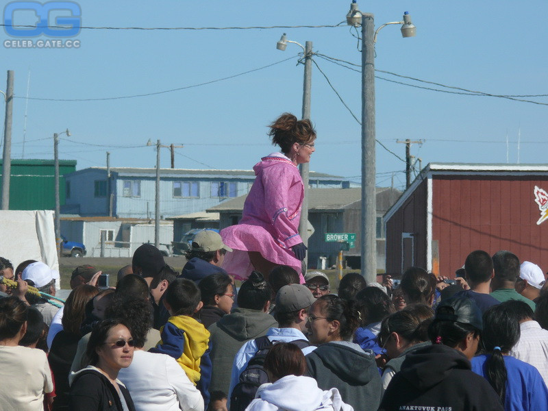 Sarah Palin upskirt