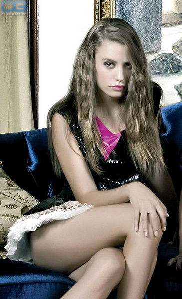 Serenay Sarikaya 