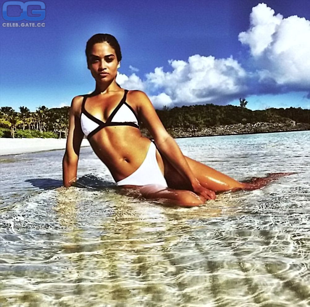 Shanina Shaik beach