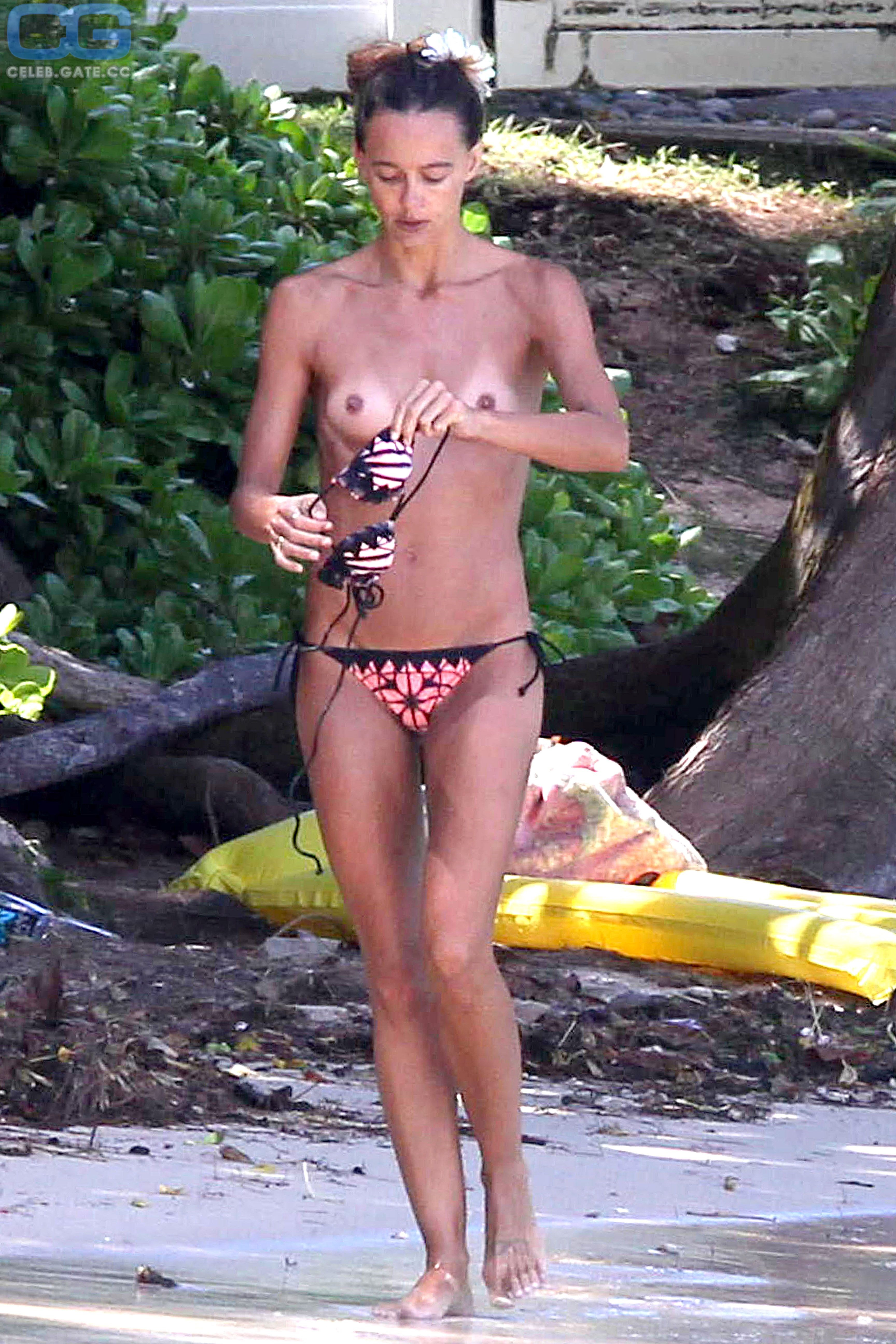 Sharni Vinson topless