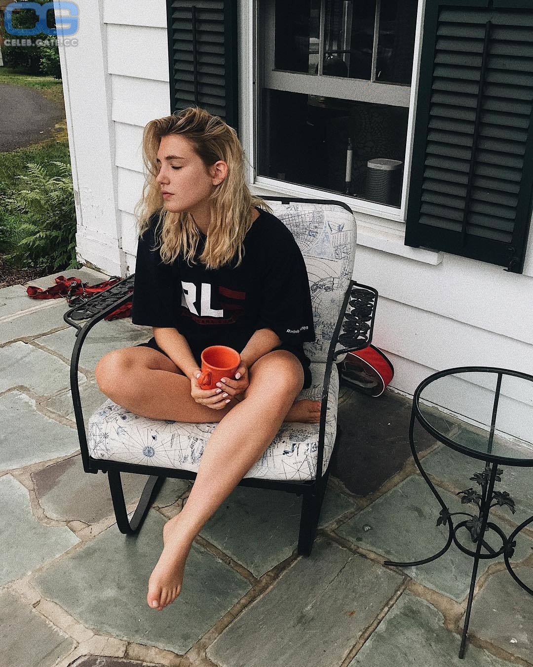 Sophie Nelisse feet