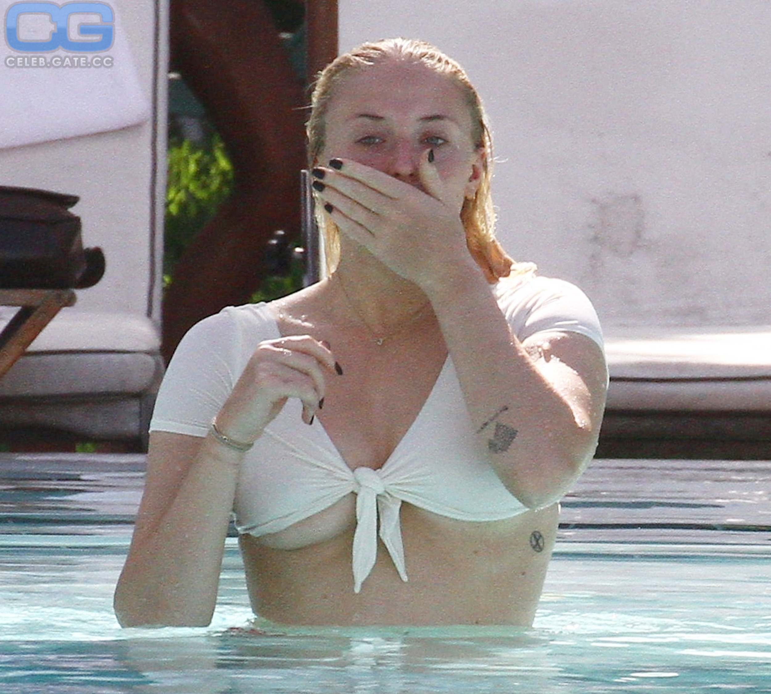 Sophie Turner tit slip