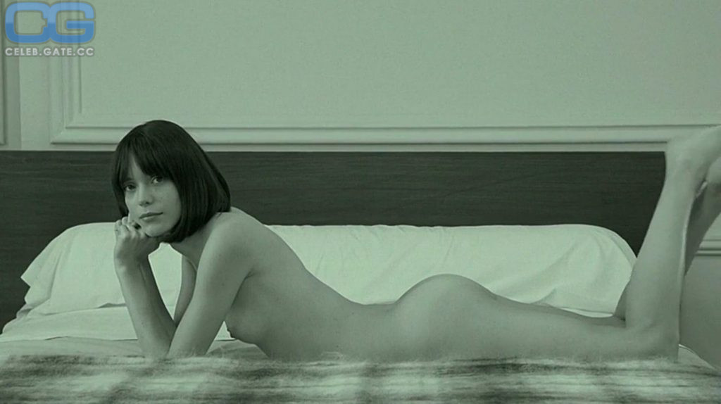 Stacy Martin topless scene