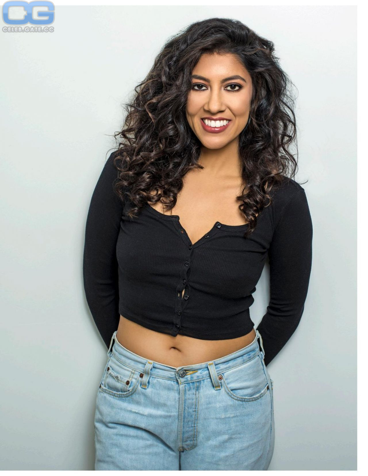 Stephanie Beatriz jeans