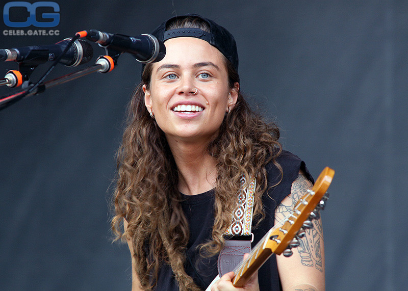 Tash Sultana sexy