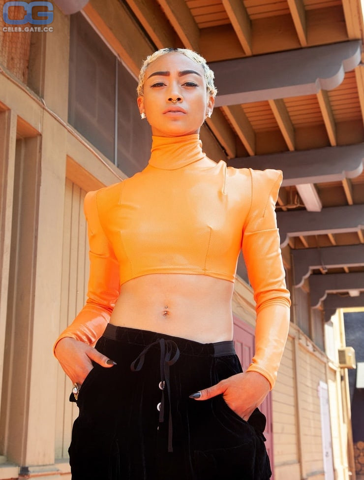 Tati Gabrielle 