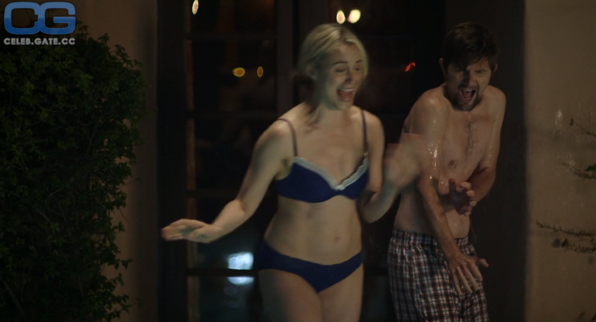 Taylor Schilling body