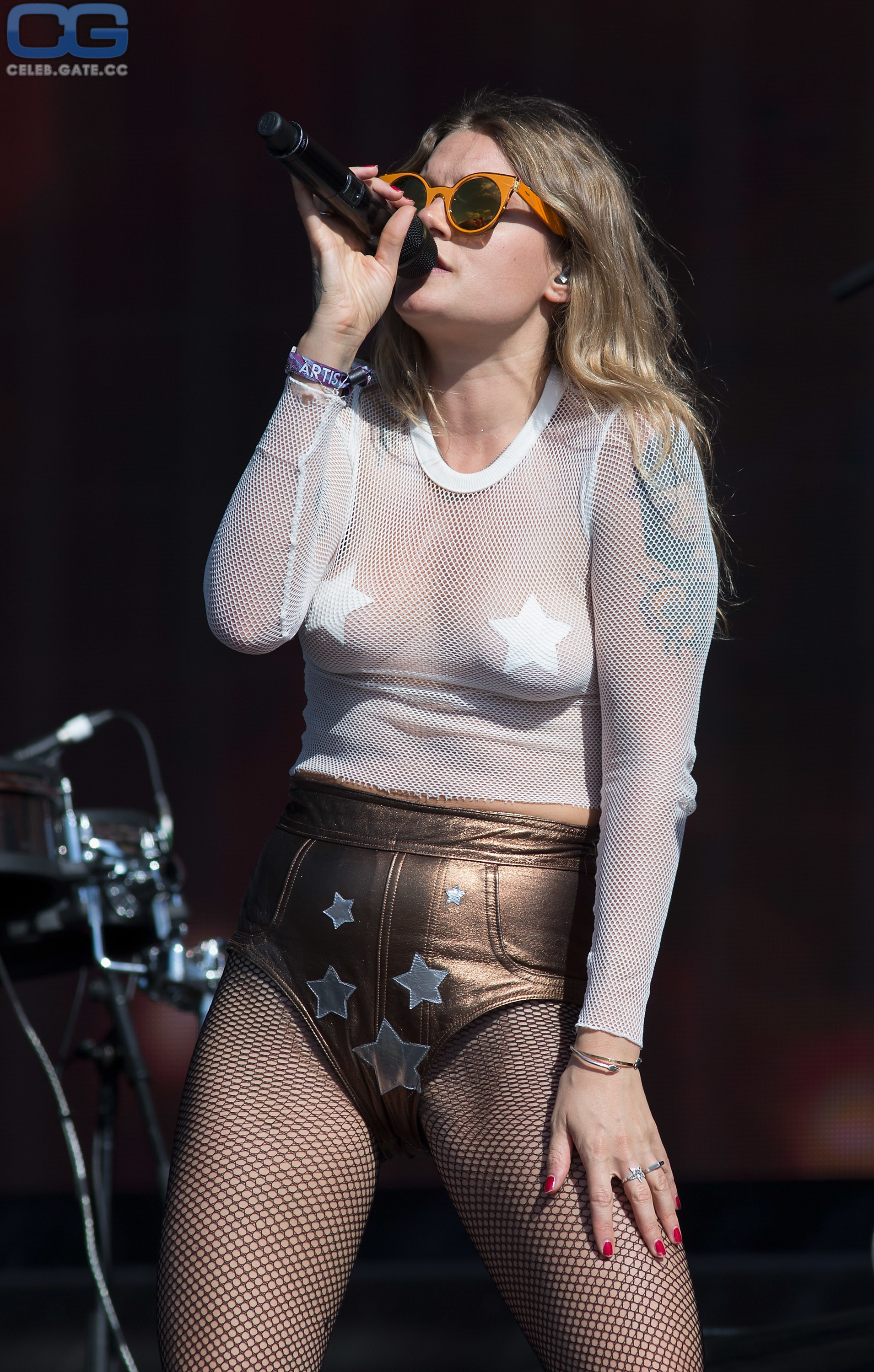 Tove Lo braless