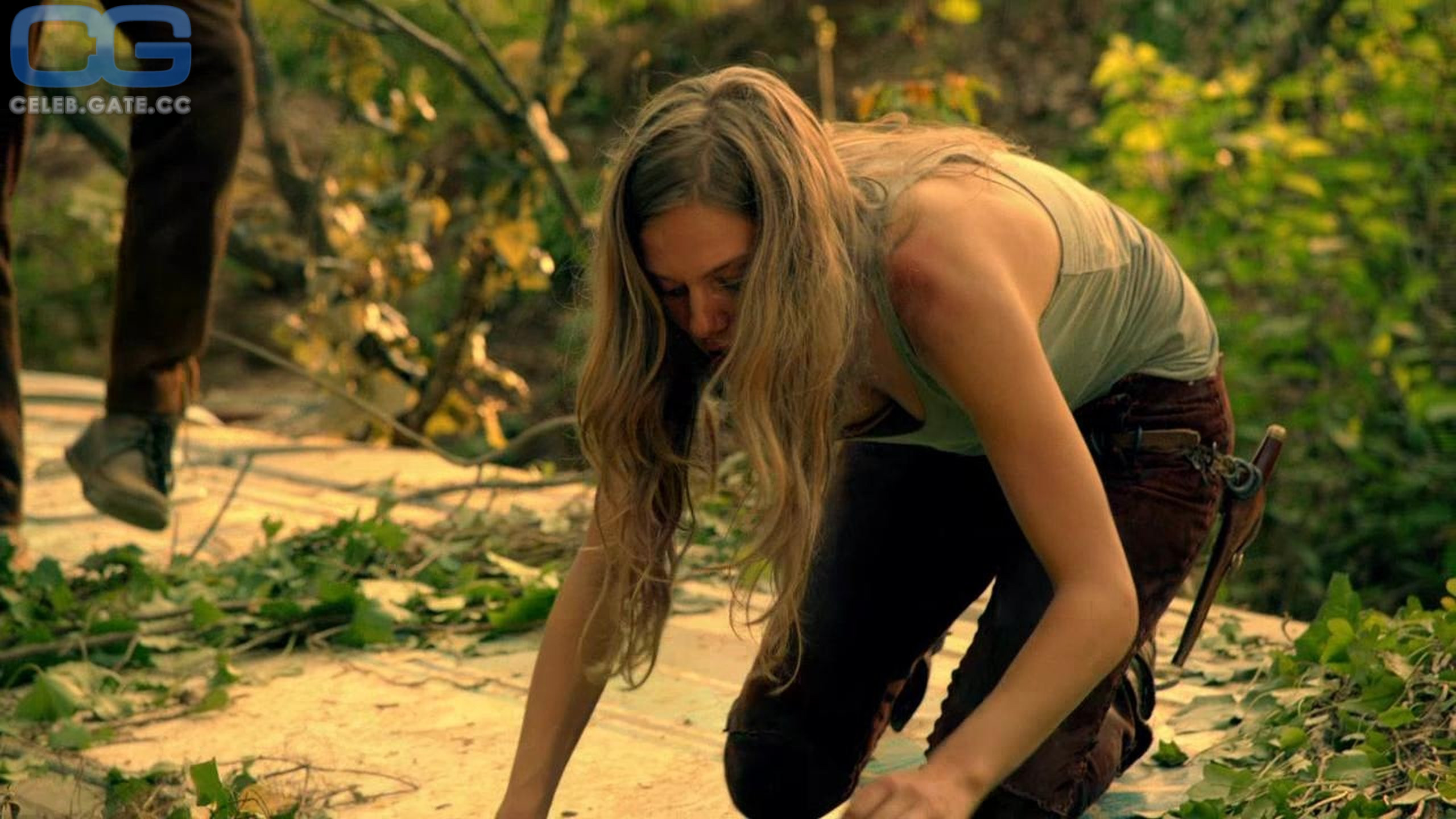 Tracy Spiridakos REVOLUTION