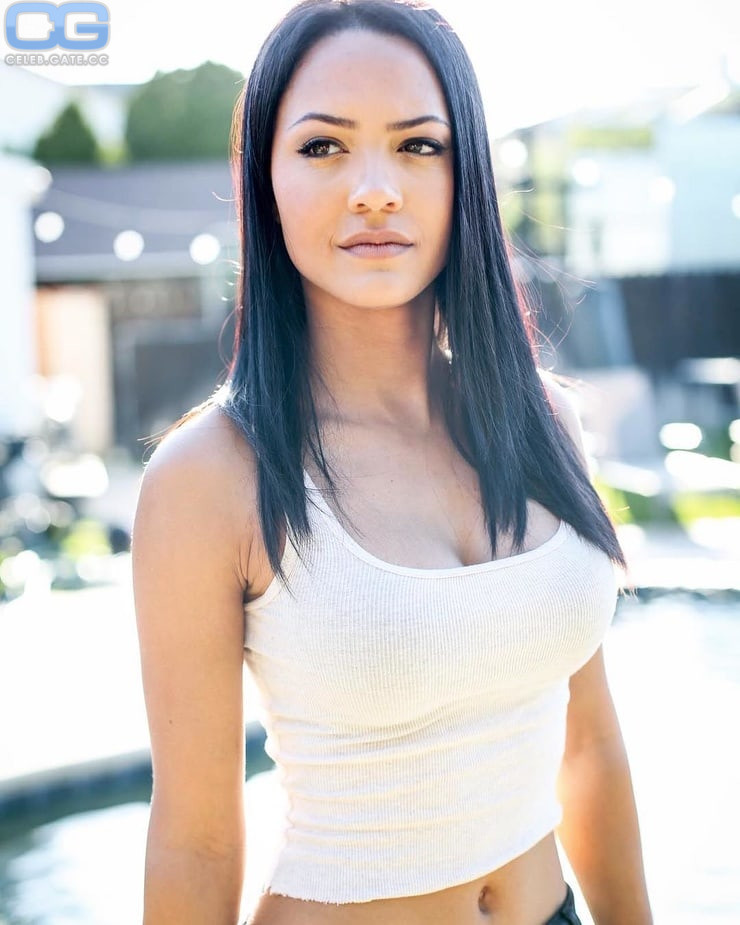 Tristin Mays braless