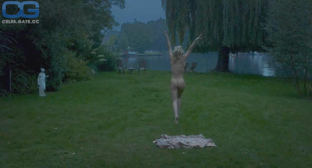 Vanessa Kirby nude