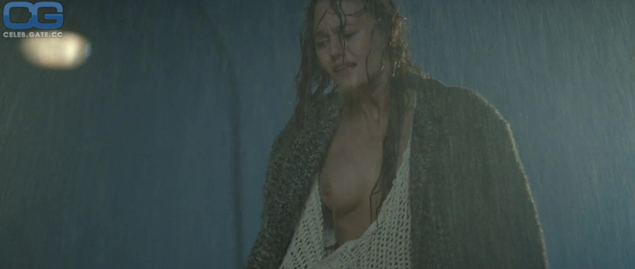 Vanessa Paradis tit slip