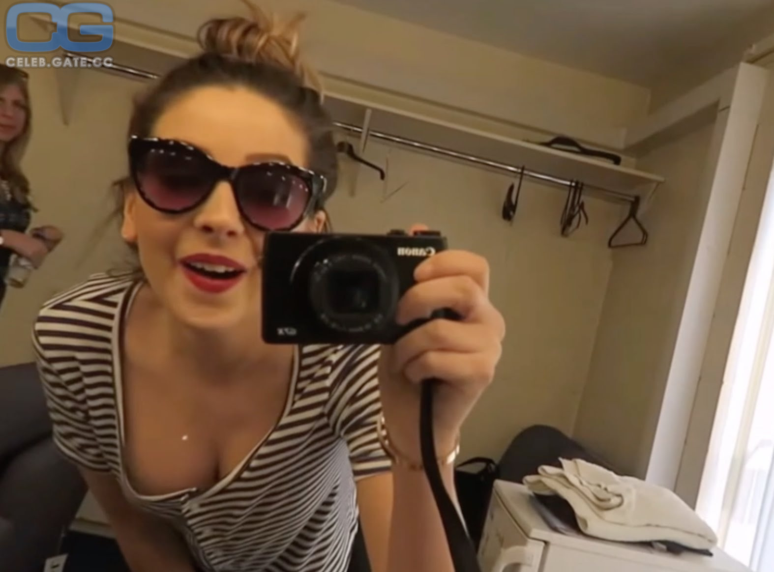 Zoe Sugg oops